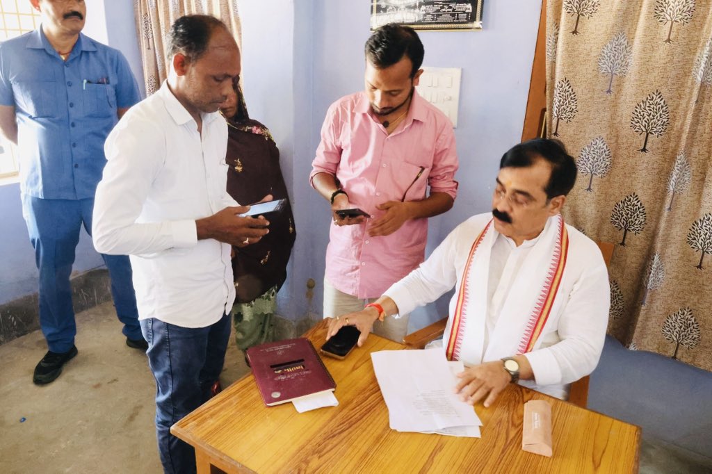 JIBESHKUMARBIH's tweet image. आज दरभंगा में अपने चंदौना आवास पर क्षेत्र की देवतुल्य जनता और कर्मठ कार्यकर्ताओं से मुलाकात की। 

इस दौरान जनसमस्याओं को सुना और समाधान का पूरा भरोसा दिलाया।

#publicissues #development #Bihar #JibeshKumar