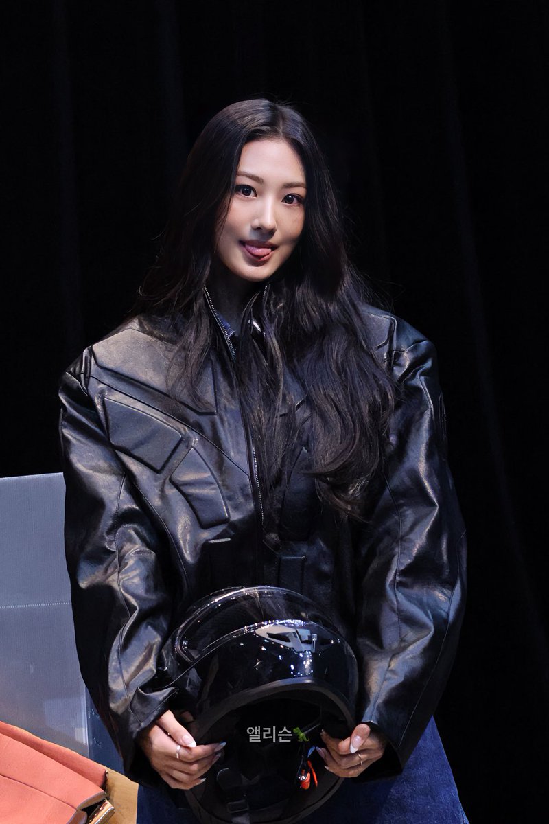 250608

#MEOVV #미야오
#MYEYESOPENVVIDE 
#GAWON  #가원