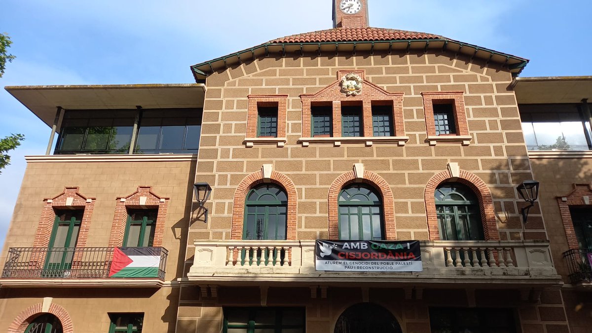 Elaheh Hosseinnejad (24) ha estat violada i apunyalada fins a la mort pels mateixos que financen i sostenen les banderes dels terroristes que penjen de la façana de l'Ajuntament de 🏴󠁧󠁢󠁥󠁮󠁧󠁿 Santa M. de Palautordera.
#VallèsOriental #BaixMontseny
#SalvemCatalunya lliure