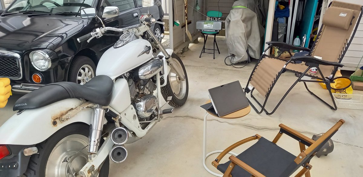 minawara296's tweet image. バイクと車を眺めながらネームを描いています。

#vtwin #MAGNA
#Vツイン #マグナ 
#ホンダ #HONDA

#vivio #ヴィヴィオ
#bistro #ビストロ
#subaru #スバル