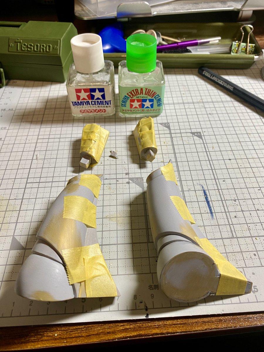 今日の模活
PLAMAX ライディーン
表面処理が出来たのでようやく足の接着が出来ました
浮かない様にマスキングで固定
ちゃんと接着するまでしばらくこのまま放置