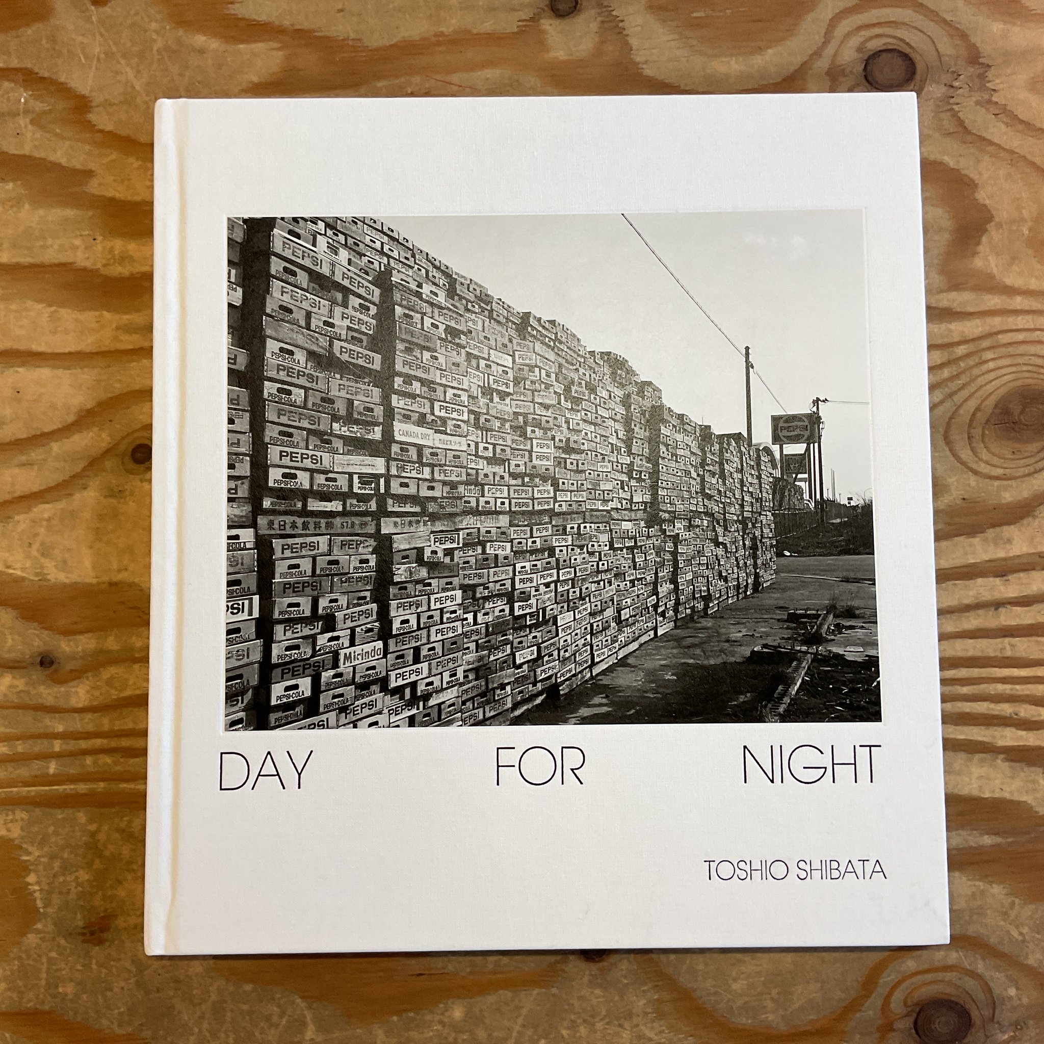 激安スーパーの“売上対決” 柴田敏雄 DAY FOR NIGHT 初版 サイン入り（写真のように 第8回 アート・デザイン・音楽