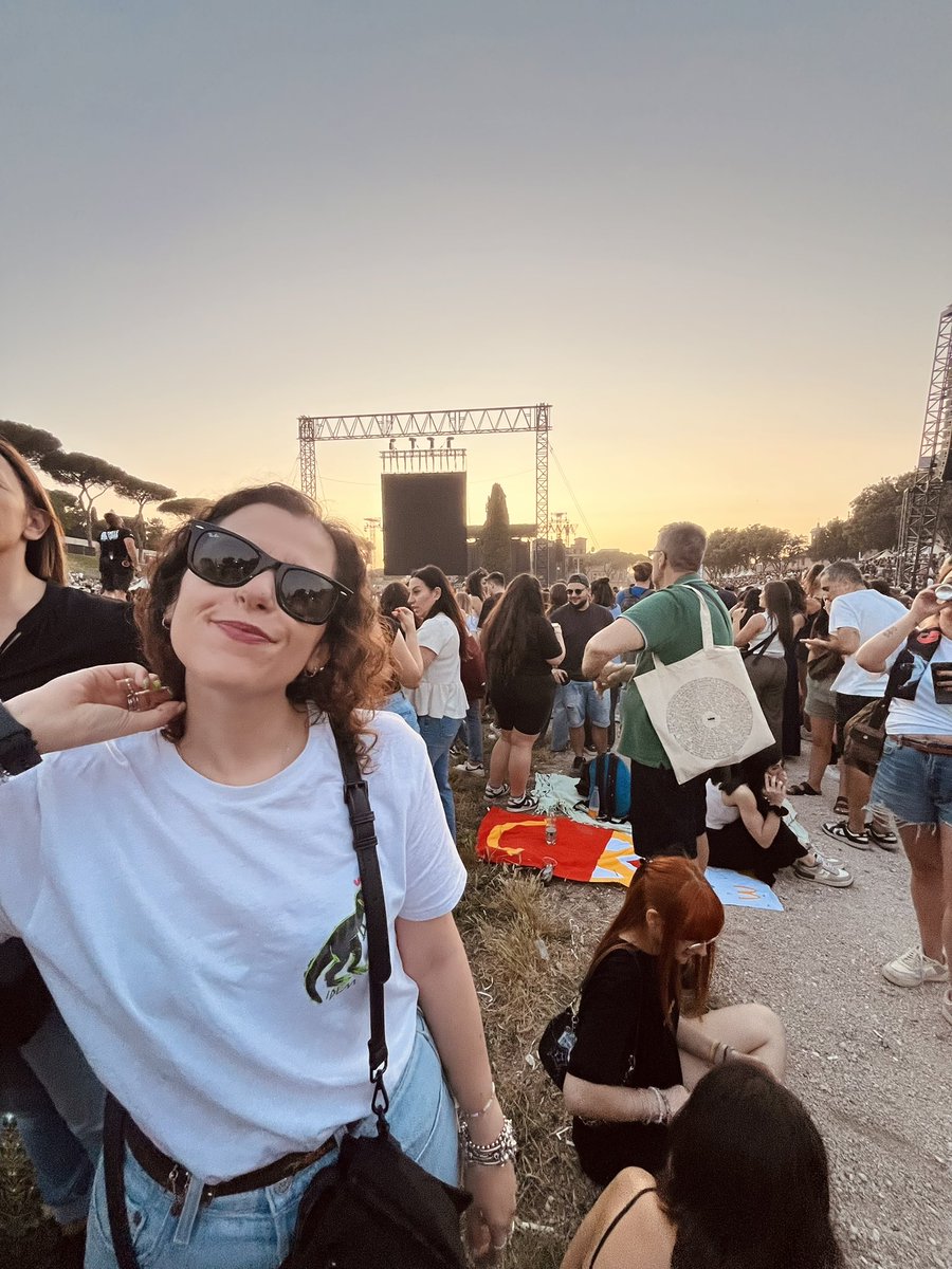 TheSmilingGirl's tweet photo. Bimbe felici al circo Massimo 🫀🦖
#gazzelle #rhome https://t.co/ugalM8WZqX