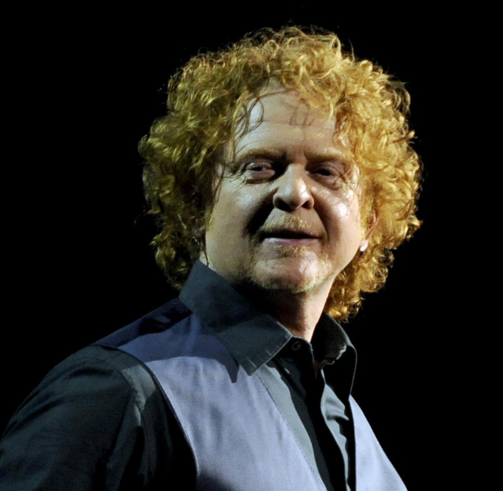 MaxxGhe's tweet image. 08/06/1960.
Nasce a Manchester il cantante dei Simply Red: Mick Hucknall.
If You Don't Know Me By Now: youtu.be/zTcu7MCtuTs
Say You Love Me: youtu.be/5itWpCXB3Dc
Stars: youtu.be/izOdvBmTDh0
B.B. King Feat. Mick Hucknall: youtu.be/WygjbRRPqTU
#MickHucknall #SimplyRed