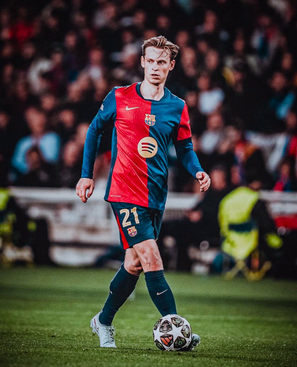 🚨🚨🎙️ Frenkie de Jong sur son avenir :

« Oui, je pense que je vais prolonger au Barça. Je ne peux pas en être sûr à 100%, mais si les choses se passent bien, cela arrivera. J’espère prolonger. Mon intention est de signer un nouveau contrat avec le club. Mais je ne sais pas