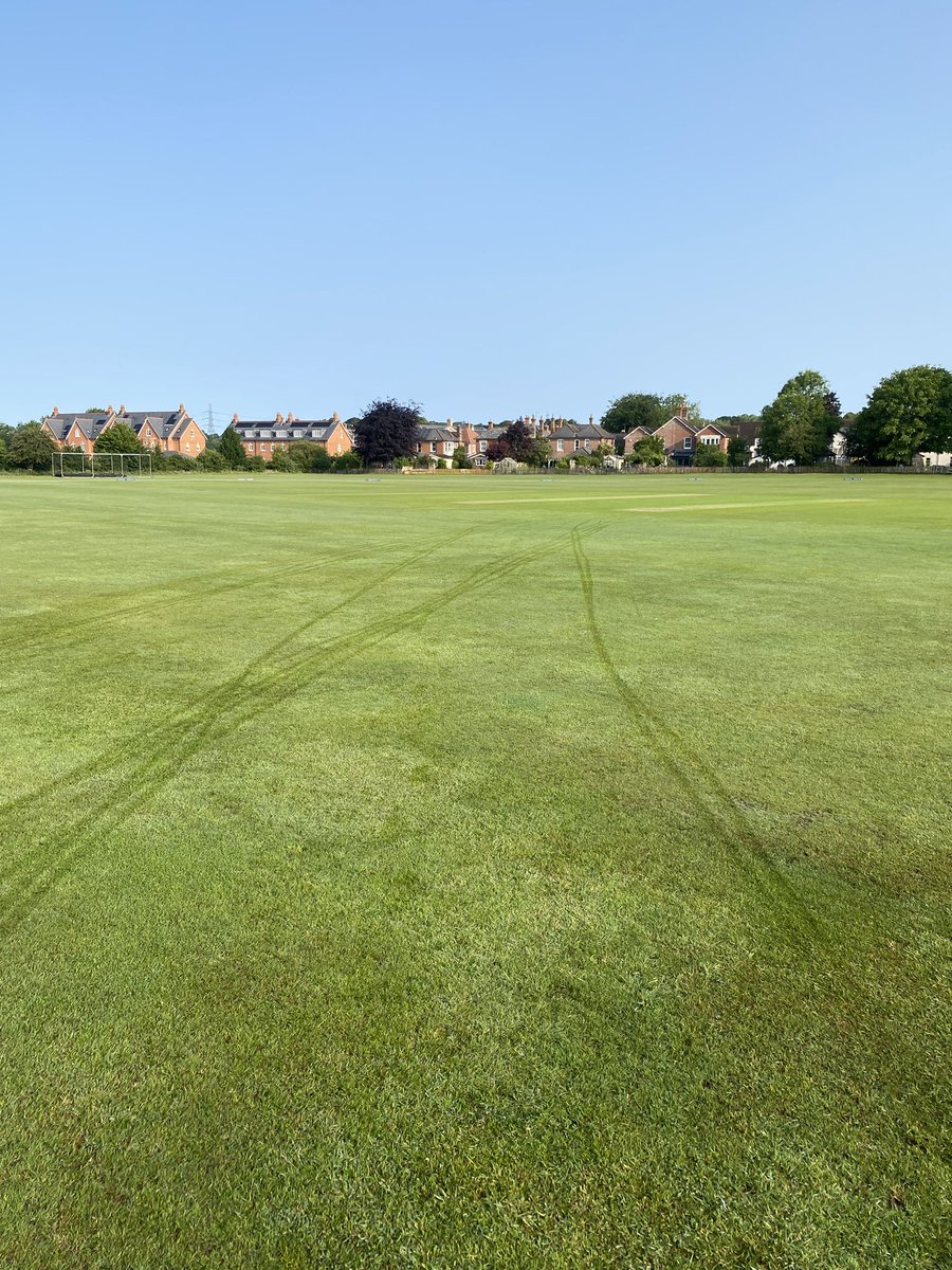 The mop up continues at The Ellis Jones Leaze this morning. Fingers crossed for an on time start at 11am, looks promising for Dorset Men