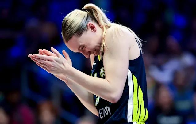 paige_report's tweet image. Paige Bueckers only needs 12 Points and 10 Assists in her next game to become the league fastest to 100+ PTS and 50+ AST. 

2 Games to tie and 1 to take the helm.