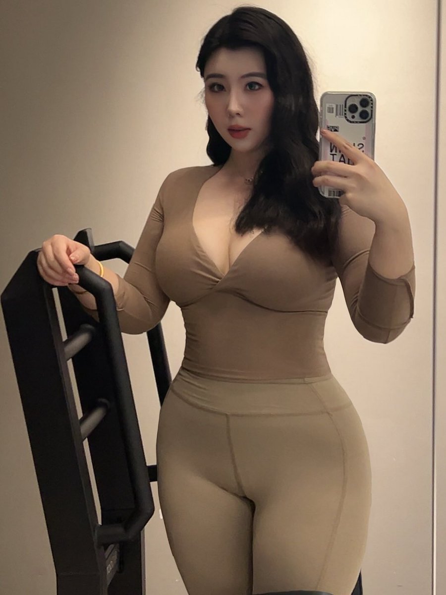 你好 在下瞄人缝🤪 https://t.co/SFYIzKupyw