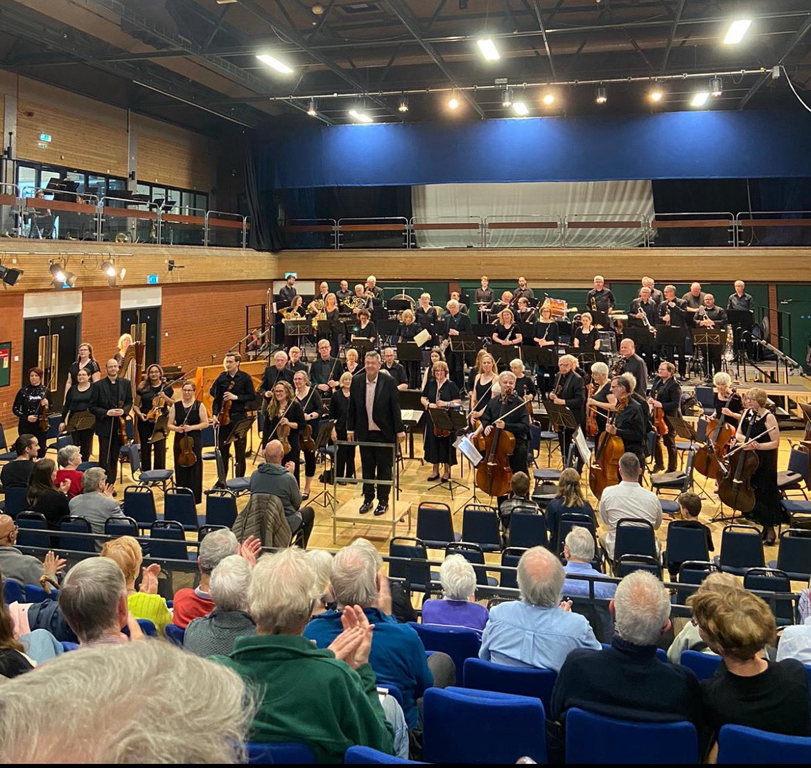 Tom Newall Conductor (@tomnewallmusic) on Twitter photo A great pleasure to conduct <a href="/WilmslowOrch/">Wilmslow Symphony</a> in the final concert of their season, and what an epic programme it was!
Thanks to Maia Rey Macia, our assistant conductor and of course the super Rosy Williams leading!
Looking forward immensely to our 2026 projects! #conductor A great pleasure to conduct <a href="/WilmslowOrch/">Wilmslow Symphony</a> in the final concert of their season, and what an epic programme it was!
Thanks to Maia Rey Macia, our assistant conductor and of course the super Rosy Williams leading!
Looking forward immensely to our 2026 projects! #conductor