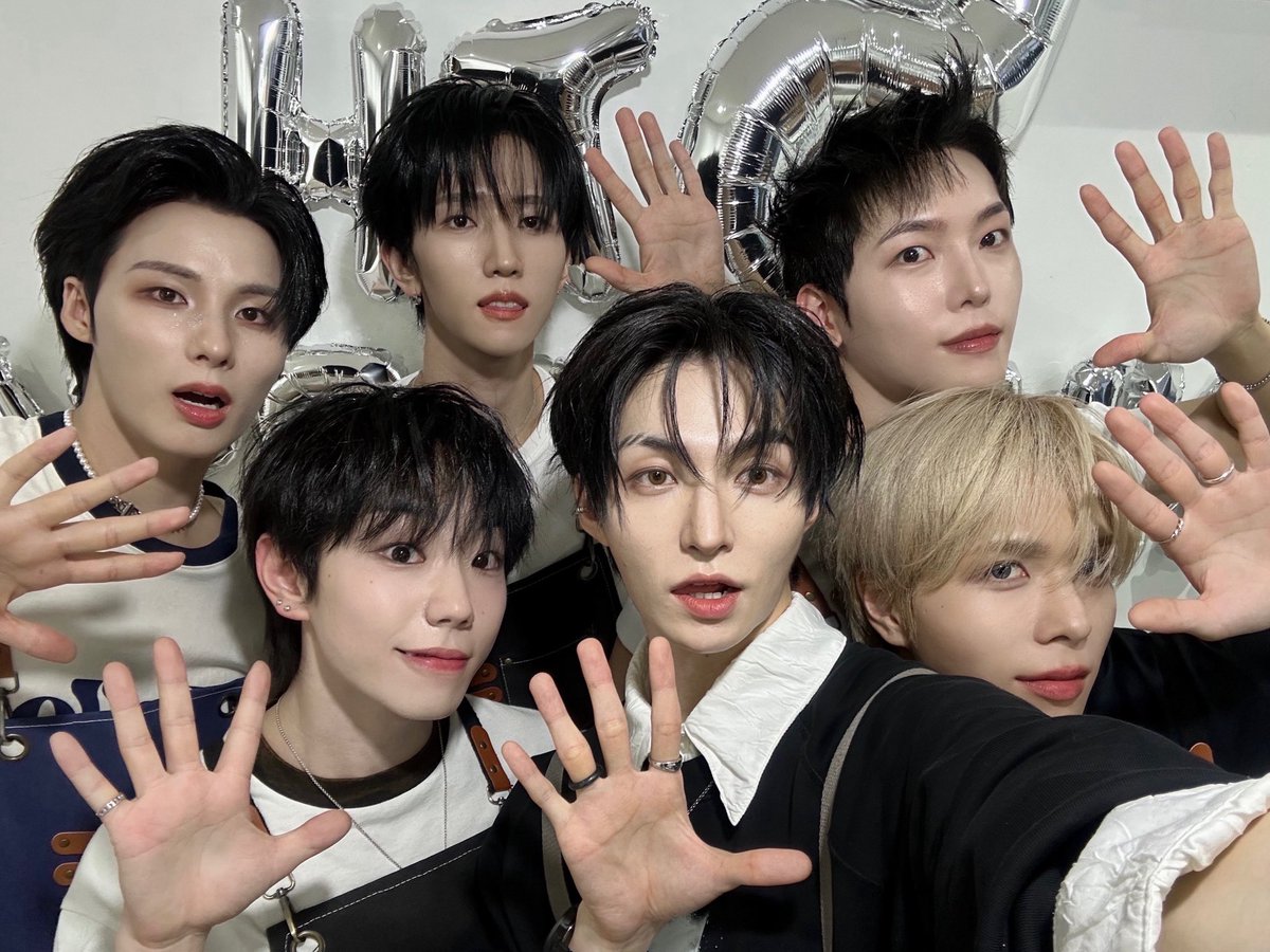 ELASTofficial's tweet image. [📷]

#TODAY_ELAST

2025.06.08
E'LAST(엘라스트) 5th Anniversary FLOWER CAFE EVENT (점프업)

#ELAST #엘라스트 #エラスト 
#Versus #ELAST_Versus