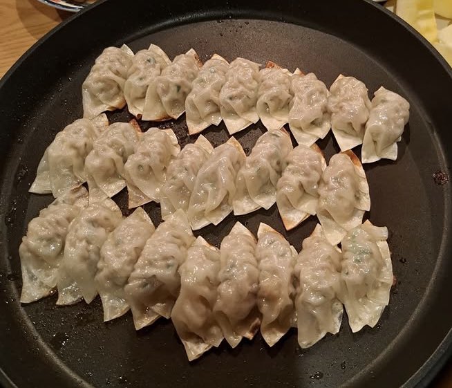 nemuu83's tweet photo. 餃子作った🥢⸜( ¯꒳¯ *)⸝🥟
包み方に性格が出るね😹💓 https://t.co/iY522BqcYN