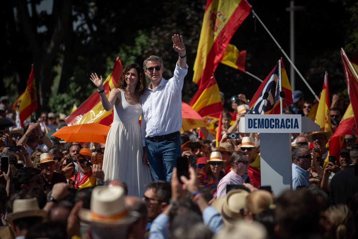 <a href="/elmundoes/">EL MUNDO</a> Pinchazo Sideral del Fascismo AntiGlobalista Español, regado con cientos de millones de euros por los Dictadores Trump y Putin, han enviado miles de autobuses por toda España para reunir no más de 50.000 asistentes
<a href="/NunezFeijoo/">Alberto Núñez Feijóo</a> estas literalmente acabado