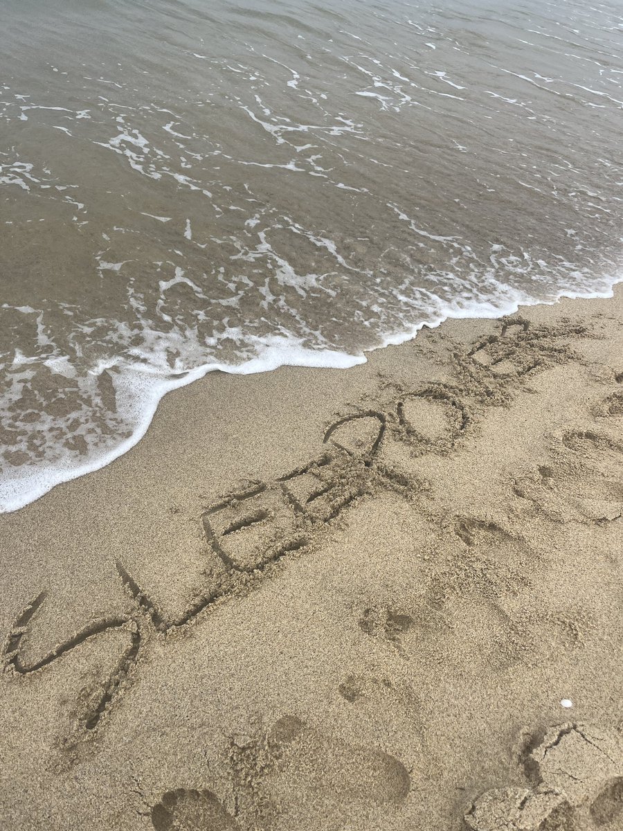 Band_Sleepover's tweet photo. 슬립오버 제 1회 정동진 🌊여름합숙 엠티 다녀왔어요
컨텐츠가 너무 많아서 일출뜰때까지 노느라 못잤어요 언젠가 브이로그로 올라갑니다 ! https://t.co/QzF6pT2Ww2