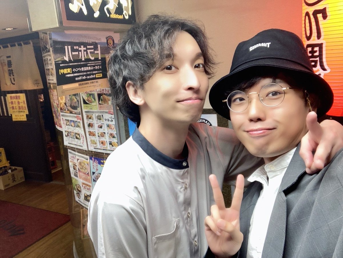 愛する母校ESPエンタテインメント大阪校にて、特別講師セミナーを行った後、偶々大阪にいた桐山と阪急食堂街にて時間を共にした。

彼がまだ10代の頃、この場所で''雨降る正午''の脚本1ページ目だけをもって主演で出てくれませんか？と頭を下げてくれた数年前を懐かしく思います。
