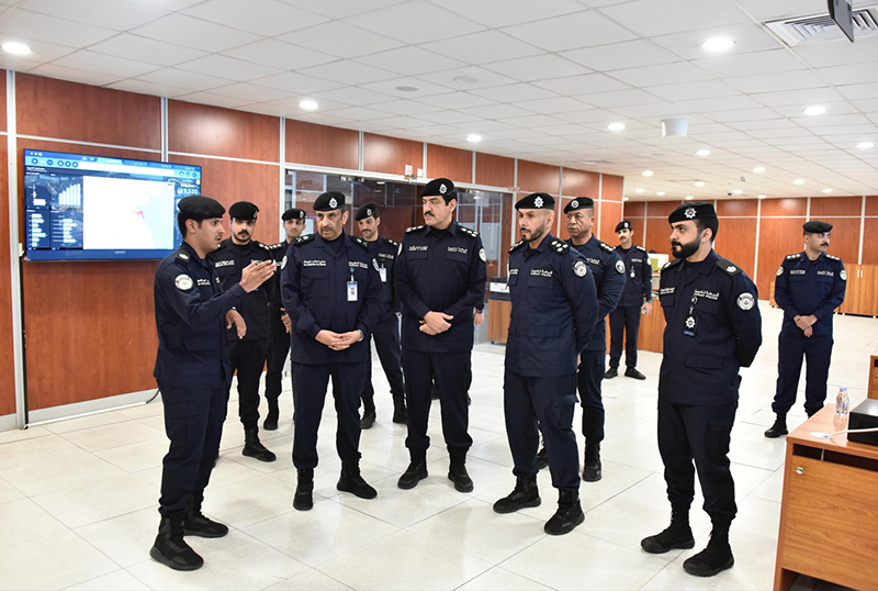 وكيل وزارة الداخلية بالتكليف يتفقد الإدارة العامة المركزية للعمليات والإدارة العامة للمرور

- في ثالث أيام عيد الأضحى المبارك

alanba.com.kw/1311666/