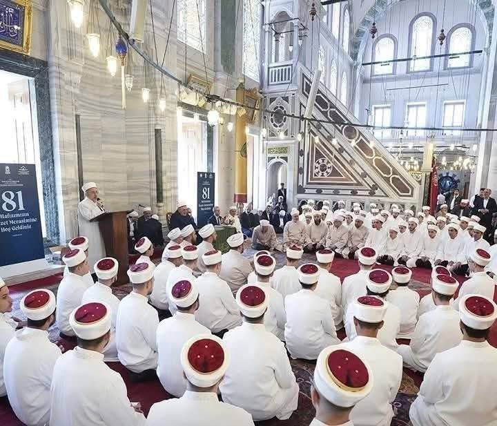 مراسم تخريج 81 حافظا أتموا حفظ القرآن الكريم في مسجد الفاتح بإسطنبول.