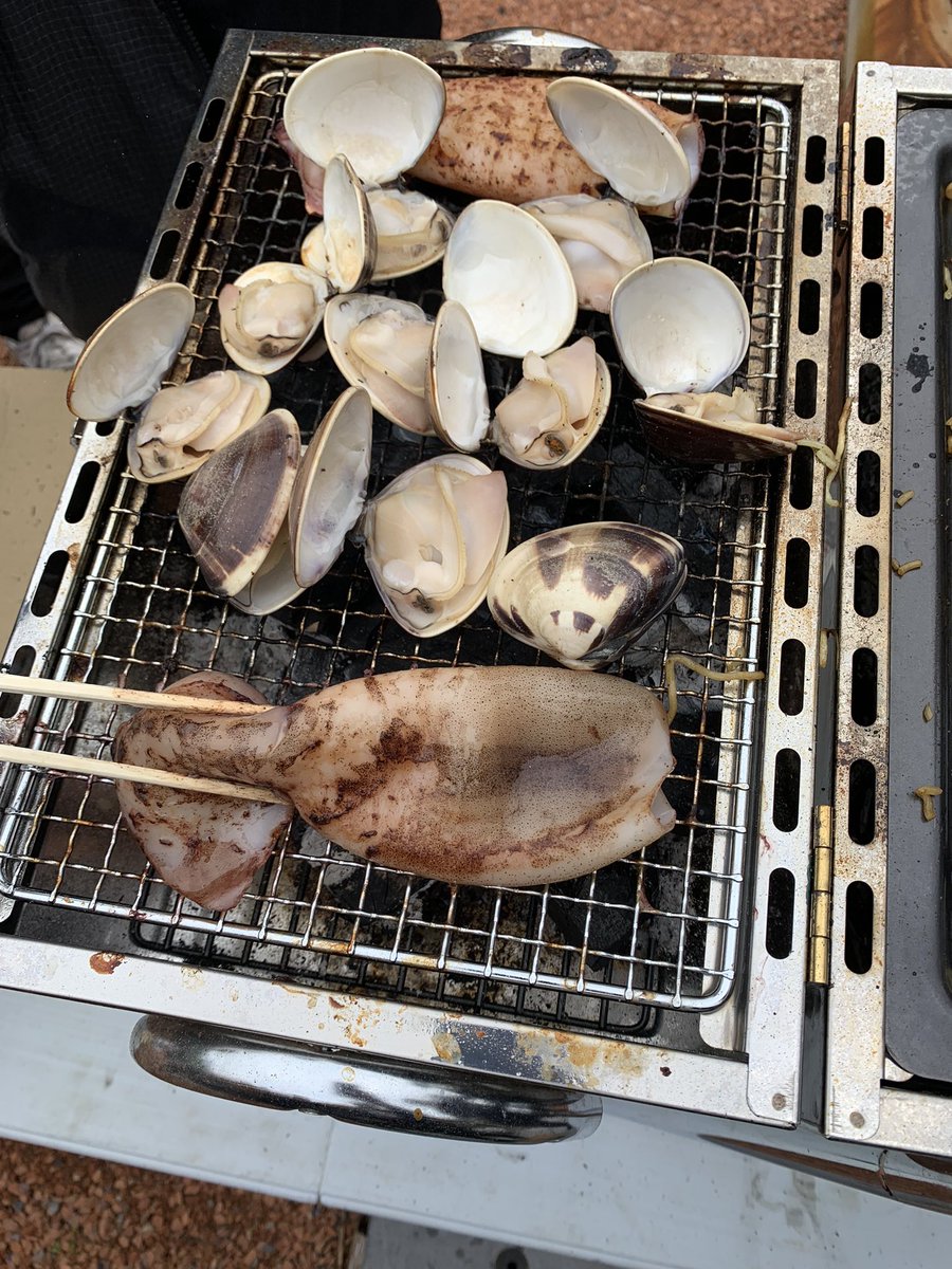 lowraidog's tweet photo. 本日、ロウライドッグサバゲー部発足いたしました
バイトなど含めて今日は10人🏃‍➡️
次はフルメンバー18人全員参加で
BBQやりながらキッチンカーも持ってきたから飯は最強🍚
とりあえずBOSS以外はみんな20代前半だから動けるし飲み込み早いし
昼にバレーボールやるわバトミントンやるわでイカれてる https://t.co/frXLhTPdmc