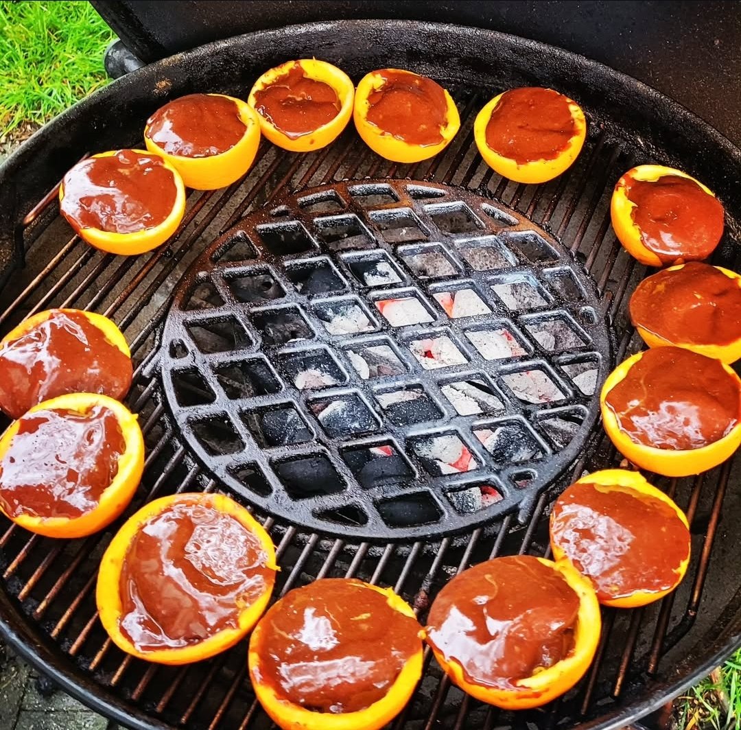 Gisteren #BBQTIME verjaardag van de plusdochter. Na lamsfilet als hoofdgerecht koos ze voor deze Moelleux in Sinaasappel.  Ze heeft smaak.