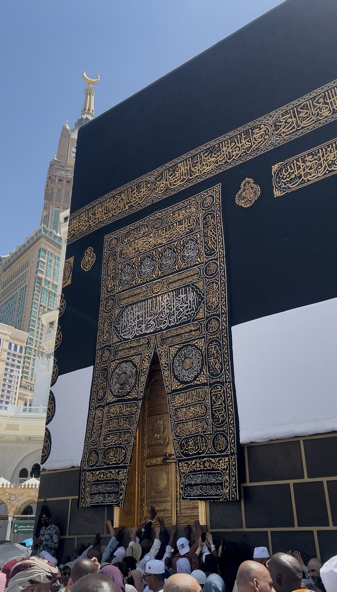 اللهم لك الحمد على التمام، ولك الشكر على ما يسّرت لي.. اللهم لا تجعل هذا آخر عهدي ببيتك الحرام،  وبلّغني العودة إليه أعوامًا عديدة في خيرٍ وعافية🤲🏽