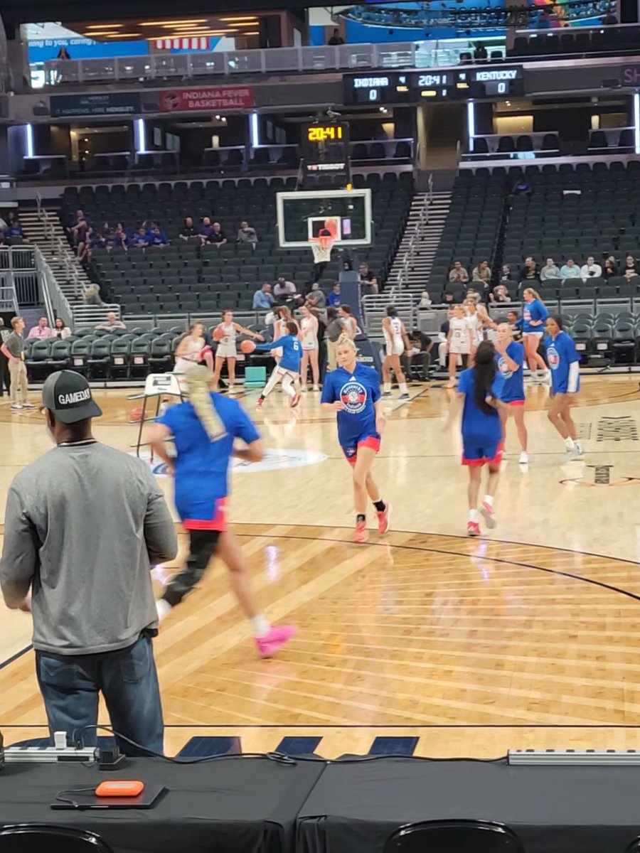 The Breds took a trip up I74 to watch Caroline and the Kentucky All-Stars finish the SWEEP of Indiana!

#DefendTheHill | #TogetherWeDefend