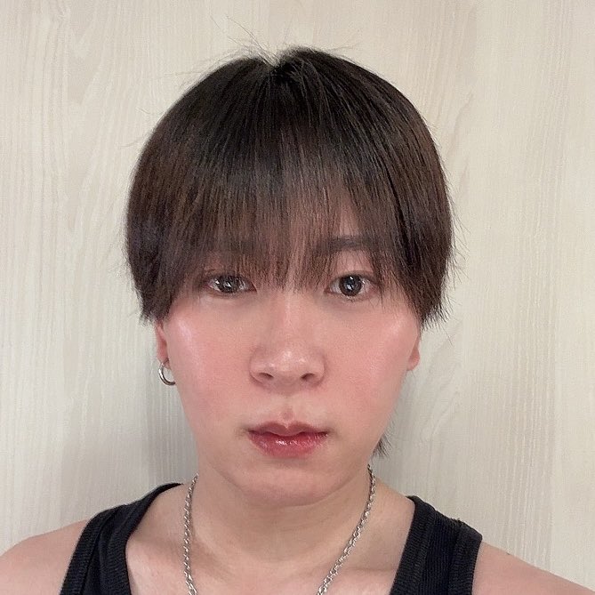 jin_623_'s tweet photo. 〜ダウンタイム10ヶ月目〜

最近は「変わる」よりも「馴染む」感覚が強くなってきた

だれかに何か言われることも減って
自分自身も過剰に意識しなくなったし
自分の顔としてちゃんと受け入れられるようになってきたってことなんかな✌️

#id美容外科 #韓国整形 #骨切り
#両顎手術 #Vライン形成 https://t.co/RMq6FIeyiw