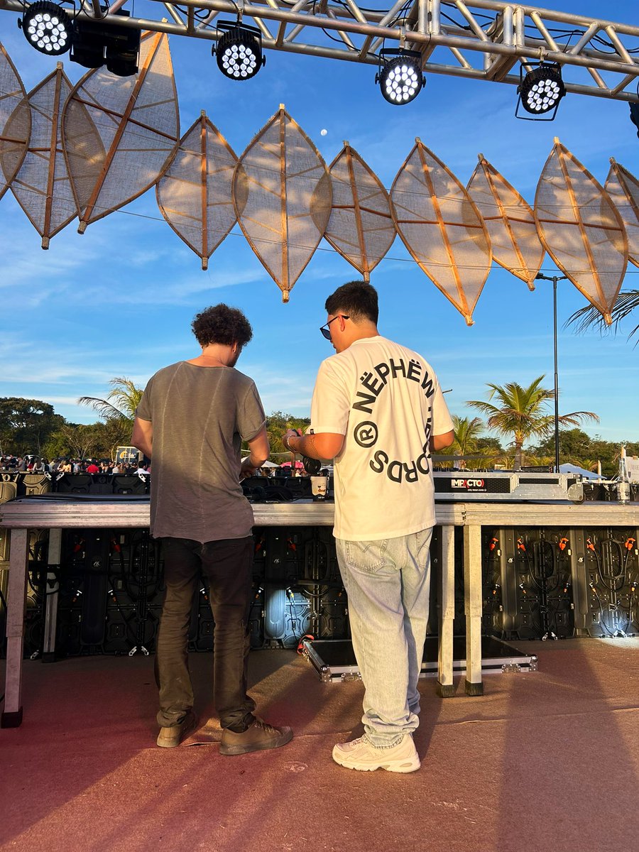 vuzain's tweet photo. solzão, coronitas e entregando a pista pro felguk

❤️‍🔥 https://t.co/W4gYhKvs8O