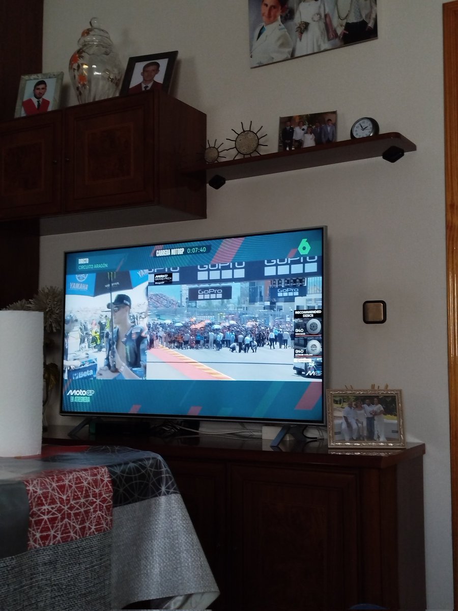 Cuando Tania te aficiona a la motogp que el domingo de carrera ya estás un rato antes con todo preparado para ver la carrera 😴😴😂