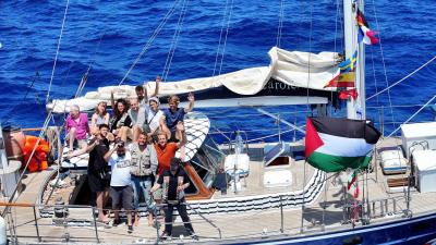 رغم ادراكهم ان احتمال وصولهم تكاد تكون منعدمة...
رغم معرفتهم باجرام الاحتلال واحتمال تعرضهم للخطر والقتل...
رغم كل الظروف والتحديات والمعيقات...
قرروا فعل شيء، أي شيء، لكسر الحصار، ولفت الأنظار...
هؤلاء الأبطال أقاموا الحجة على كل متخاذل...
أقاموا الحجة علينا جميعا
#مادلين