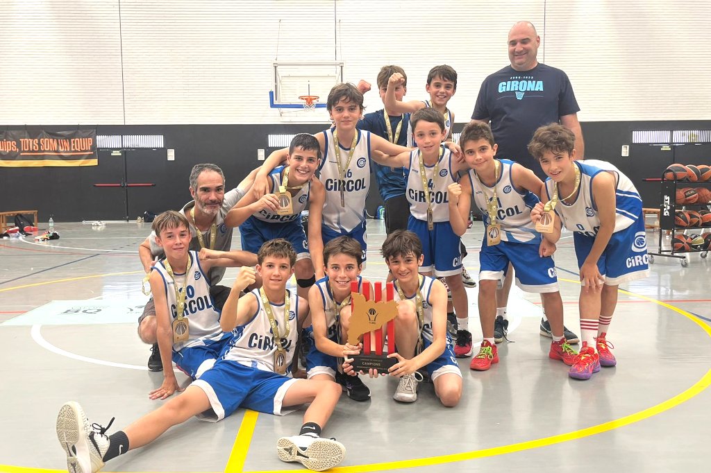 FCBQ (@fcbq) on Twitter photo 🏆 Títol de CAMPIÓ de Catalunya Mini Masculí de Nivell A2 per a <a href="/basquetcircol/">Bàsquet Círcol</a>, en imposar-se a la <a href="/Penya1930/">Club Joventut Badalona</a> (82-74) a #Vilafant. En el matx pel 3r lloc, triomf del <a href="/FDCbasquet/">FDCassanenc Bàsquet</a> en vèncer el <a href="/BGironaBase/">Fundació Bàsquet Girona</a> (105-86). Felicitats!
📊 basquetcatala.cat/competicions/r…
➡️ basquetcatala.cat/noticies/11390 🏆 Títol de CAMPIÓ de Catalunya Mini Masculí de Nivell A2 per a <a href="/basquetcircol/">Bàsquet Círcol</a>, en imposar-se a la <a href="/Penya1930/">Club Joventut Badalona</a> (82-74) a #Vilafant. En el matx pel 3r lloc, triomf del <a href="/FDCbasquet/">FDCassanenc Bàsquet</a> en vèncer el <a href="/BGironaBase/">Fundació Bàsquet Girona</a> (105-86). Felicitats!
📊 basquetcatala.cat/competicions/r…
➡️ basquetcatala.cat/noticies/11390
