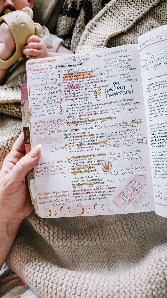 Psalm 1 in one hand. A baby in the other.
This is what staying rooted looks like right now.
No quiet. No perfection. Just persistence.
God meets me here—every time.

#BeDeeplyRooted #Psalm1 #ChristianMom #BibleTime