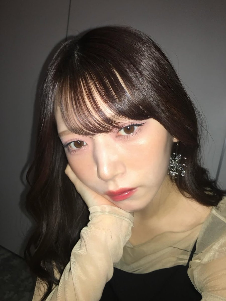 Kamui_light46's tweet image. 美「今日お客さん来ないからもう店閉めちゃおうかな」

「ここにいますけど」

美「だから2人で飲み直さない？2階は家だから」

「美羽さん勘違いしますからやめてください」

美「勘違いしてもいいよ」