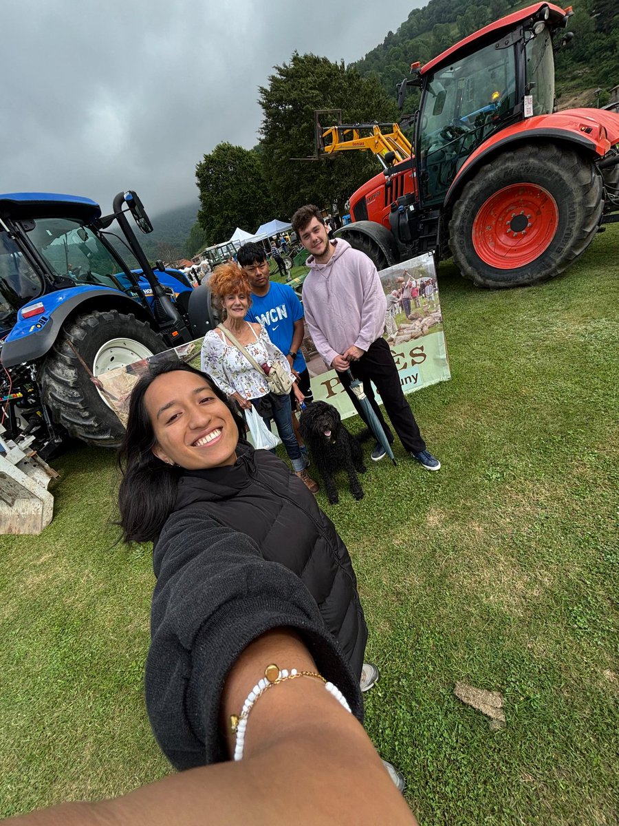 Muntsamar's tweet photo. Avui, "Fira de pagès"a #llanars !! 🧡💪 https://t.co/Ln1jExdMg7