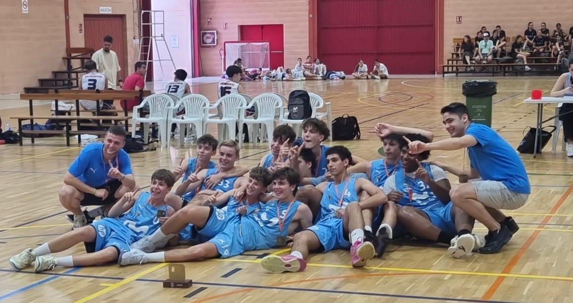EstuCantera's tweet photo. Enhorabuena al cadete A masculino preferente por el título del torneo celebrado en Gandia. https://t.co/5FTP6edICO