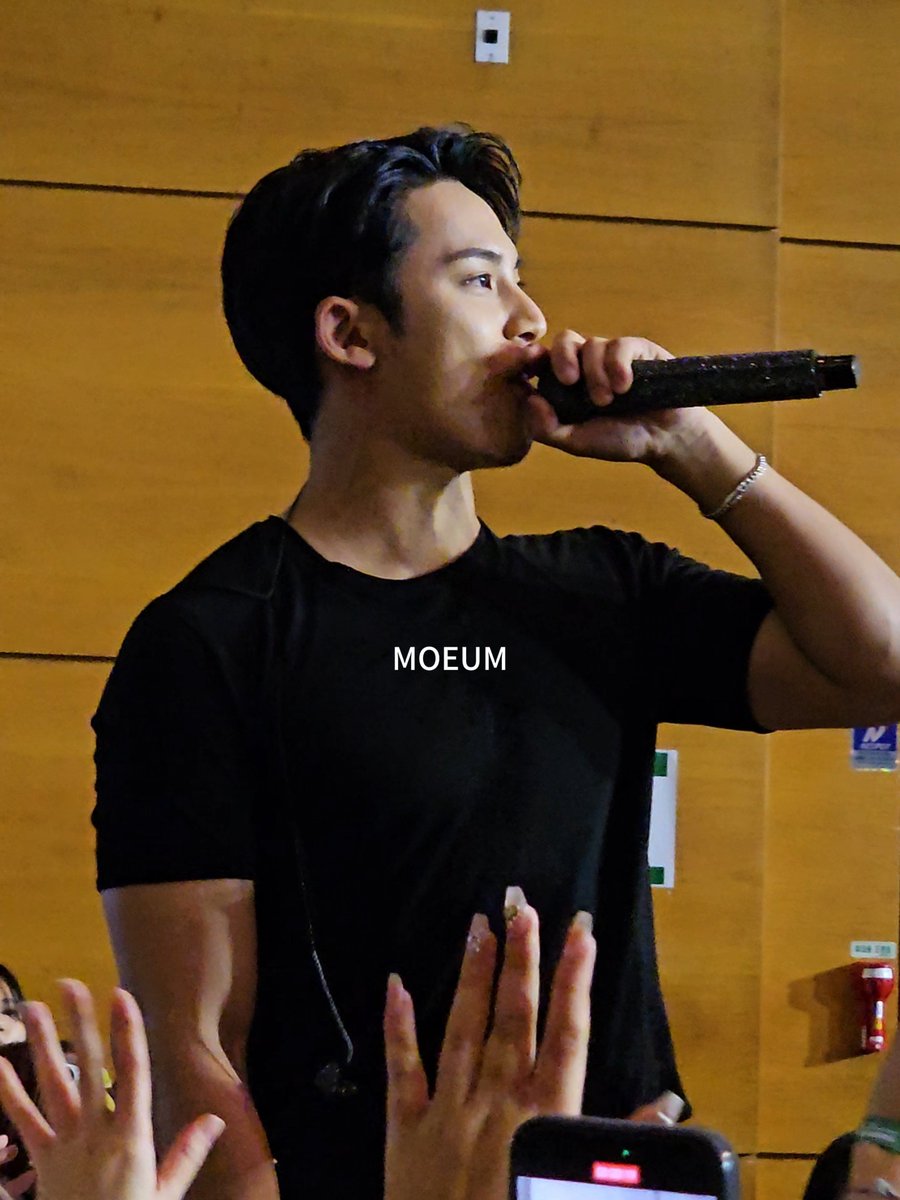 moeum_zip's tweet photo. 녹화눌르는거까먹엇어요... https://t.co/QJzLa1eDFZ