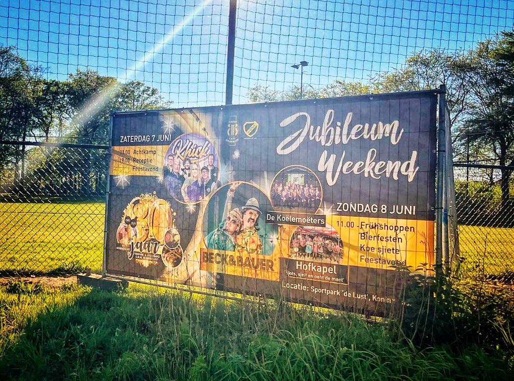 De Duitse snor mag ENDLICH weer op ‘t gezicht…

Tot straks <a href="/vvkoningslust1/">vvkoningslust</a> 🎉

<a href="/beckundbauer/">Beck & Bauer</a> #Kunningslus #DeutscheSonntag 🇩🇪