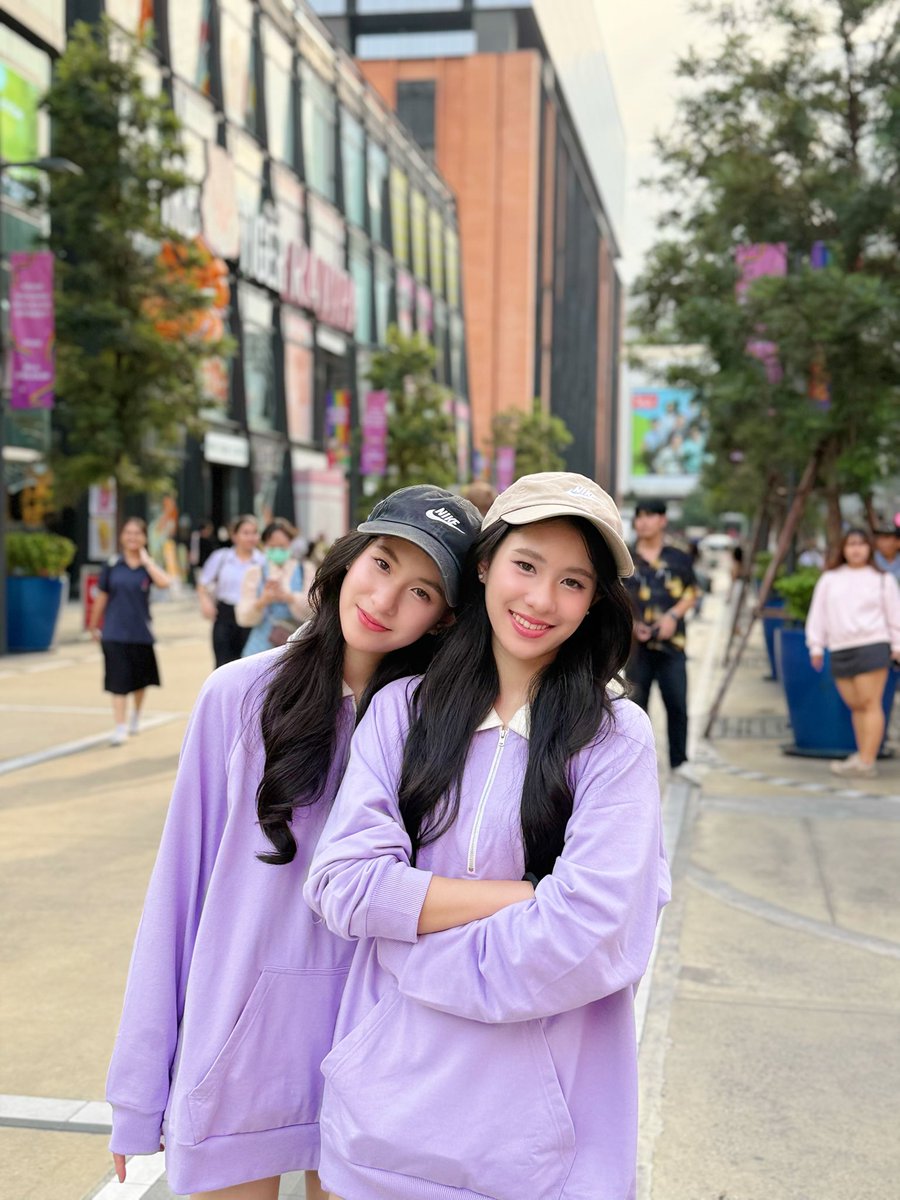 AngelAngie52N's tweet photo. พวกเราจะมาสัมภาษณ์อะไรกันน้าา ~ 
ติดตามได้พวกเราได้ วันพรุ่งนี้เป็นต้นไป เวลา 19.00น. 💓 

#AngelAngie 
#52Ntertainment 
#whizmusic
#TPOP
#สัมภาษณ์สยาม https://t.co/lu2NV1Gf1R