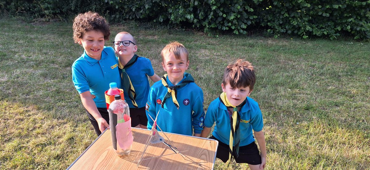 LRDScouts's tweet photo. This week at LRD:
The Beavers were doing mini pioneering, making prototype catapults ahead of making something bigger, and also launched water bottle rockets.
The Cubs visited Maidenhead Fire Station.
The Scouts were on the water kayaking at Taplow Lake. https://t.co/9ABoTZFDdZ