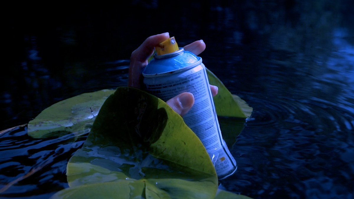 NadieArt's tweet image. 🧜‍♀️🌊 ¿Sabías que las sirenas no solo habitan los mares, sino también los ríos? Hoy os presentamos #SERENAS, un proyecto que recupera la figura de la sirena de río como símbolo de lucha desde el mundo rural. Vamos con un hilo que une folclore, historia y conciencia ambiental 👇