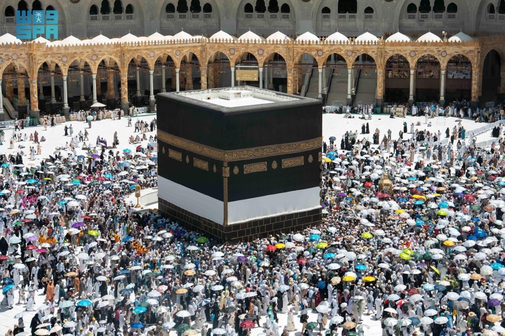 الحجاج يرمون الجمرات الثلاث في ثاني أيام التشريق والمتعجلون يؤدون طواف الوداع

alanba.com.kw/1311672/