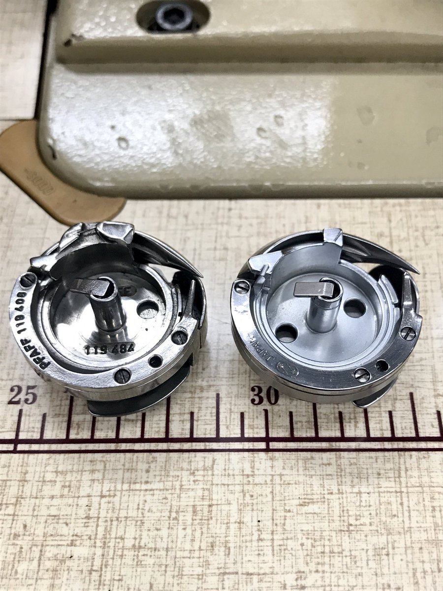 nakanishi402910's tweet photo. ミシンの釜交換。Pfaff491ミシンの心臓部「釜」にガタが出てましたので国産の新しい部品に交換です。古いミシンですので相応にヤレてますので今後少しずつメンテし少しでも新品の状態に近づけたいものです。
#pfaff491 #ポストミシン #工業用ミシン #industrialsewingmachine #pfaff https://t.co/9Td7O0vqFj