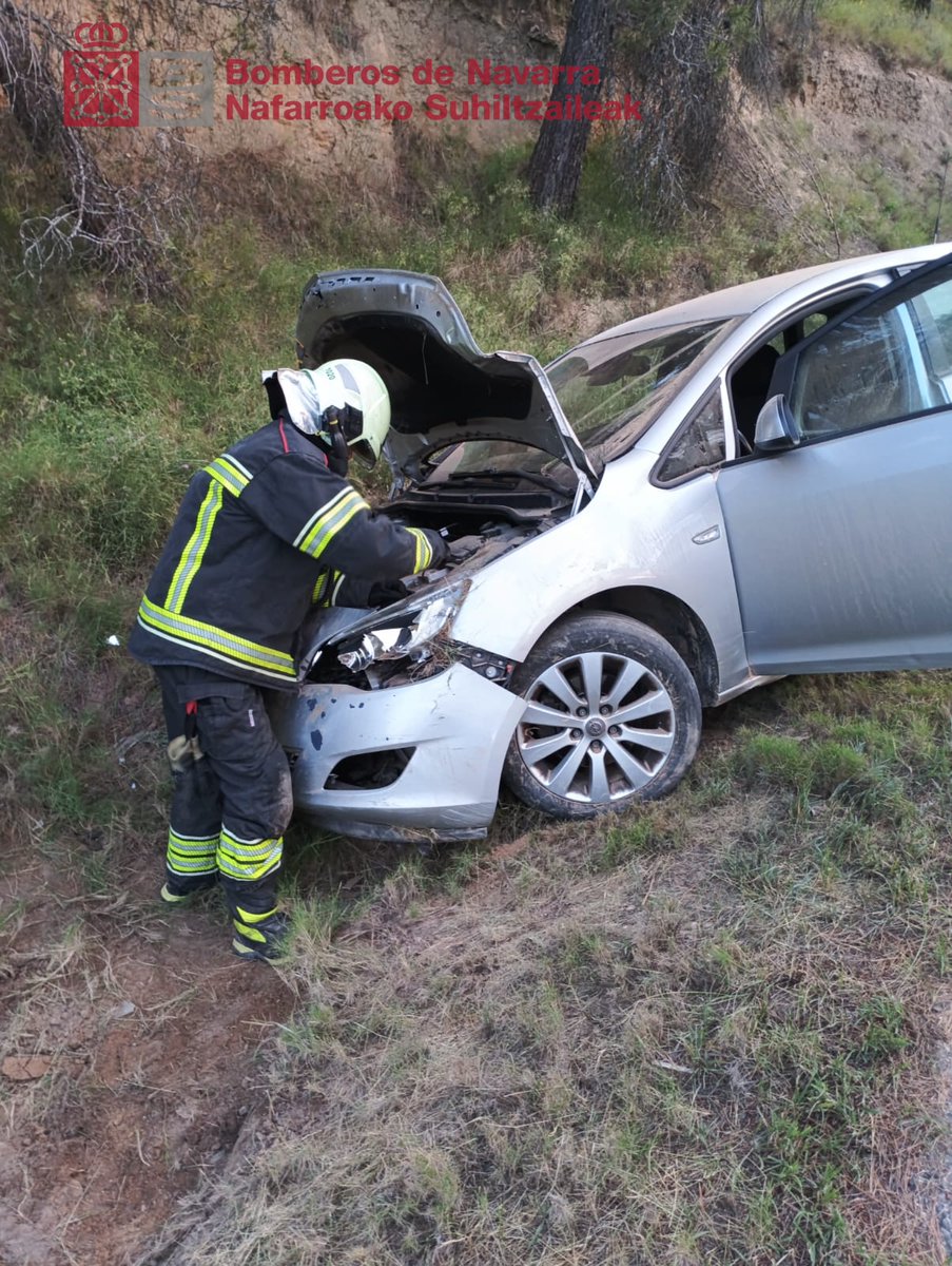 Bomberos y Bomberas – Suhiltzaileak (@bomberos_na) on Twitter photo Intervenimos la mañana del #domingo tras una salida de vía en la NA-115 (#Funes)
Se traslada a la conductora al centro de <a href="/salud_na/">Salud - Osasuna</a> de #Peralta para su valoración y posterior traslado al HUN
#ParquePeralta
#SVB
<a href="/policiaforal_na/">Policía Foral - Foruzaingoa</a> Intervenimos la mañana del #domingo tras una salida de vía en la NA-115 (#Funes)
Se traslada a la conductora al centro de <a href="/salud_na/">Salud - Osasuna</a> de #Peralta para su valoración y posterior traslado al HUN
#ParquePeralta
#SVB
<a href="/policiaforal_na/">Policía Foral - Foruzaingoa</a>