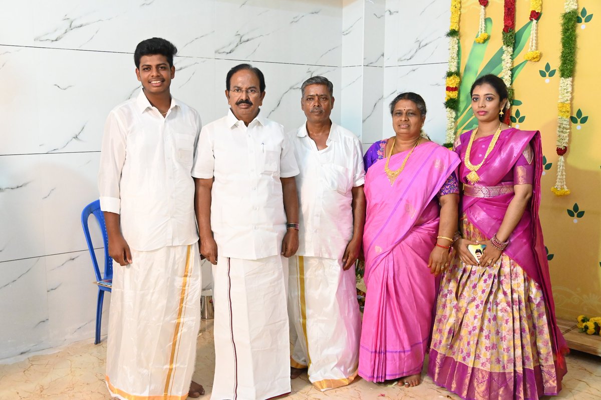 சேலம்-பொன்னம்மாபேட்டை பகுதி 35 வது வட்ட கழக பொருளாளர் திரு.V. சரவணன் அவர்களின் இல்ல புதுமனை புகுவிழாவில் கலந்து கொண்டு சிறப்பித்தேன்.இந்நிகழ்வில் கழக தோழமைகள் கலந்து கொண்டனர்.
