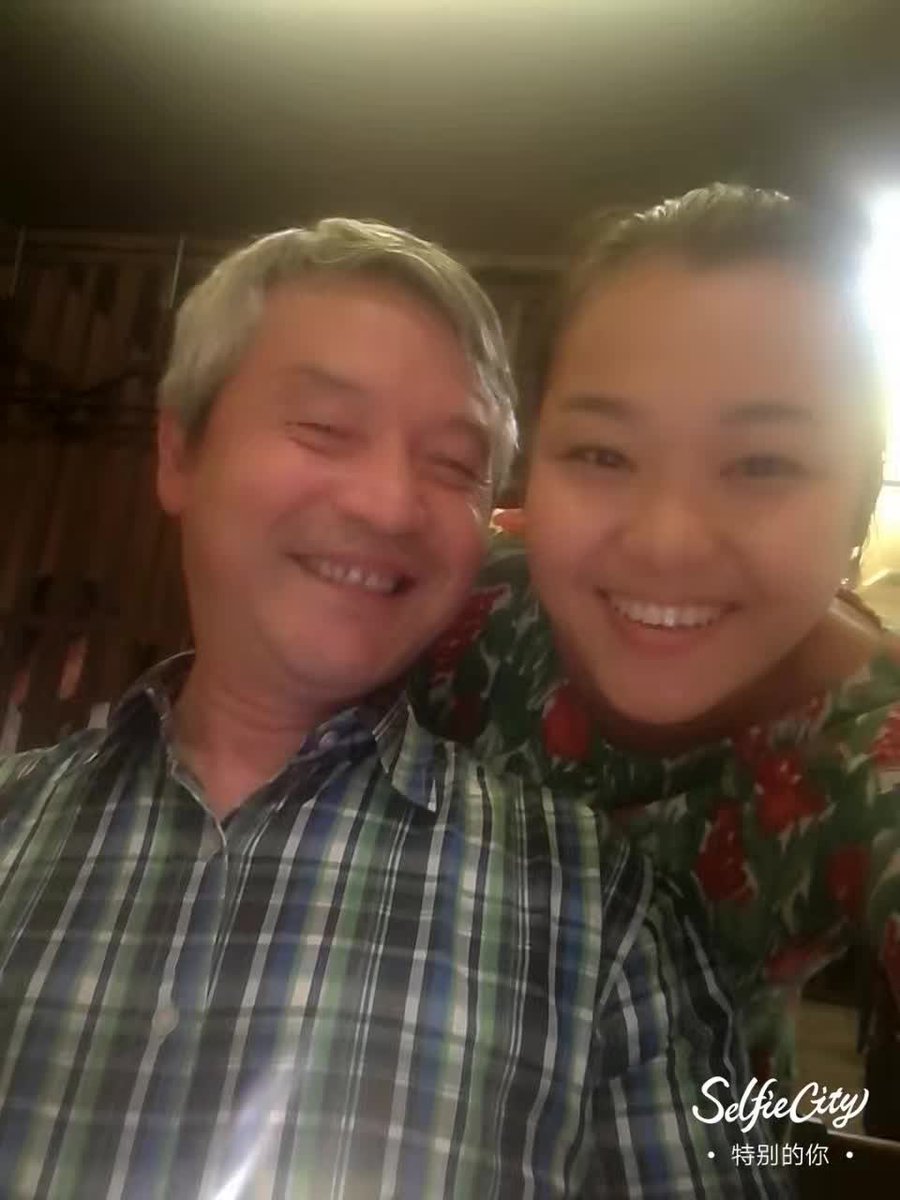 【那时候贺卫方老师还能离开中国】
那年贺卫方老师带队访问岩波書店。
活动结束后，从岩波書店走到神保町書店街吃了お蕎麦。

两年前经营局外人書店的时候，总是想起这家“蕎麦処”，对照着照片找到了店面，就在局外人書店的旁边。