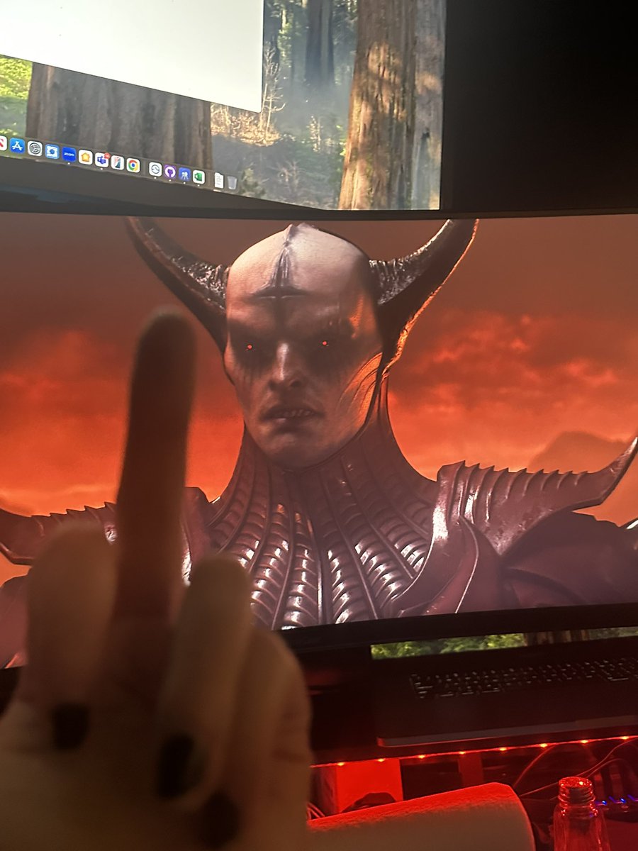 GlitchyMajora's tweet image. I have a collection of me flipping him off, but why not do a stupid little doodle? 😈
I wish I had a new graphics card so I can play on my computer.😞
#DOOMTheDarkAges