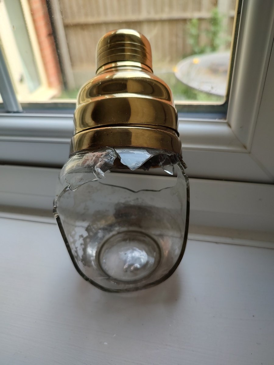 Can someone help me identify what this is please? The cap is 40mm, about 140mm tall.