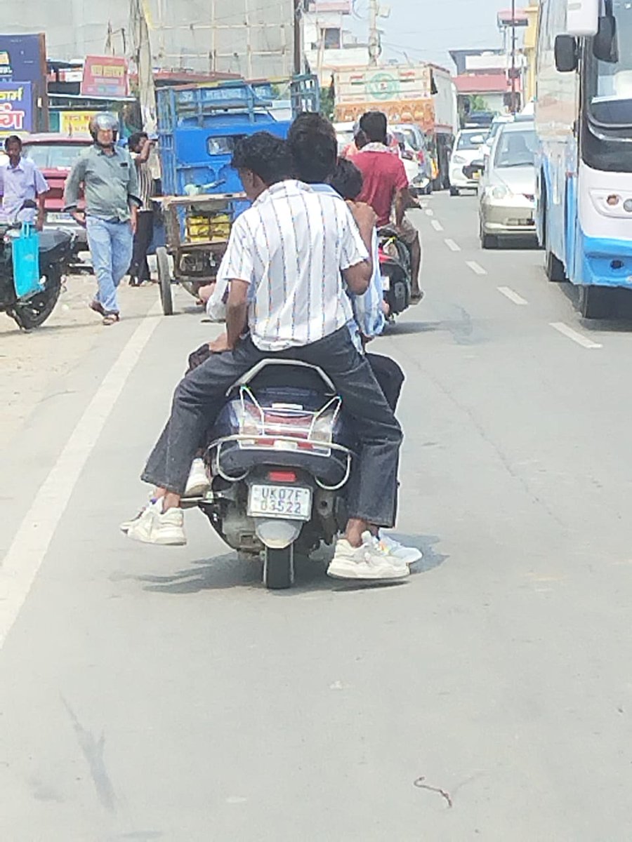 KshitijFranky's tweet photo. Underage 5 children driving scooty without helmet &amp; making fun of law near telpur chowk , dehradun (8june2025)
@DehradunPolice @AU_DehradunNews https://t.co/Syh7CkjKbo