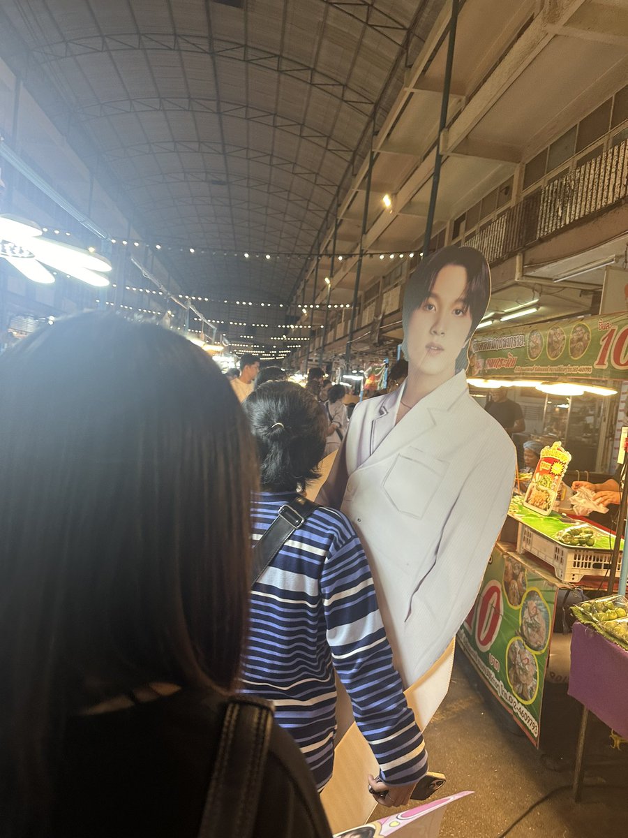 นี่เจอแฮชานเดินตลาดอ่ะ