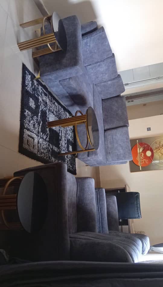 kene_asogwa's tweet photo. Frame 1: Neatly used L shaped chair with Two single seaters 
🏷️240k
📍Kuje 

Frame 2: 1.5hp Royal inverter ac 
🏷️340k
📍Gwarimpa

WhatsApp/ Call 📞 08122760433

Pls RT 🙏 https://t.co/RG0euYDnUe