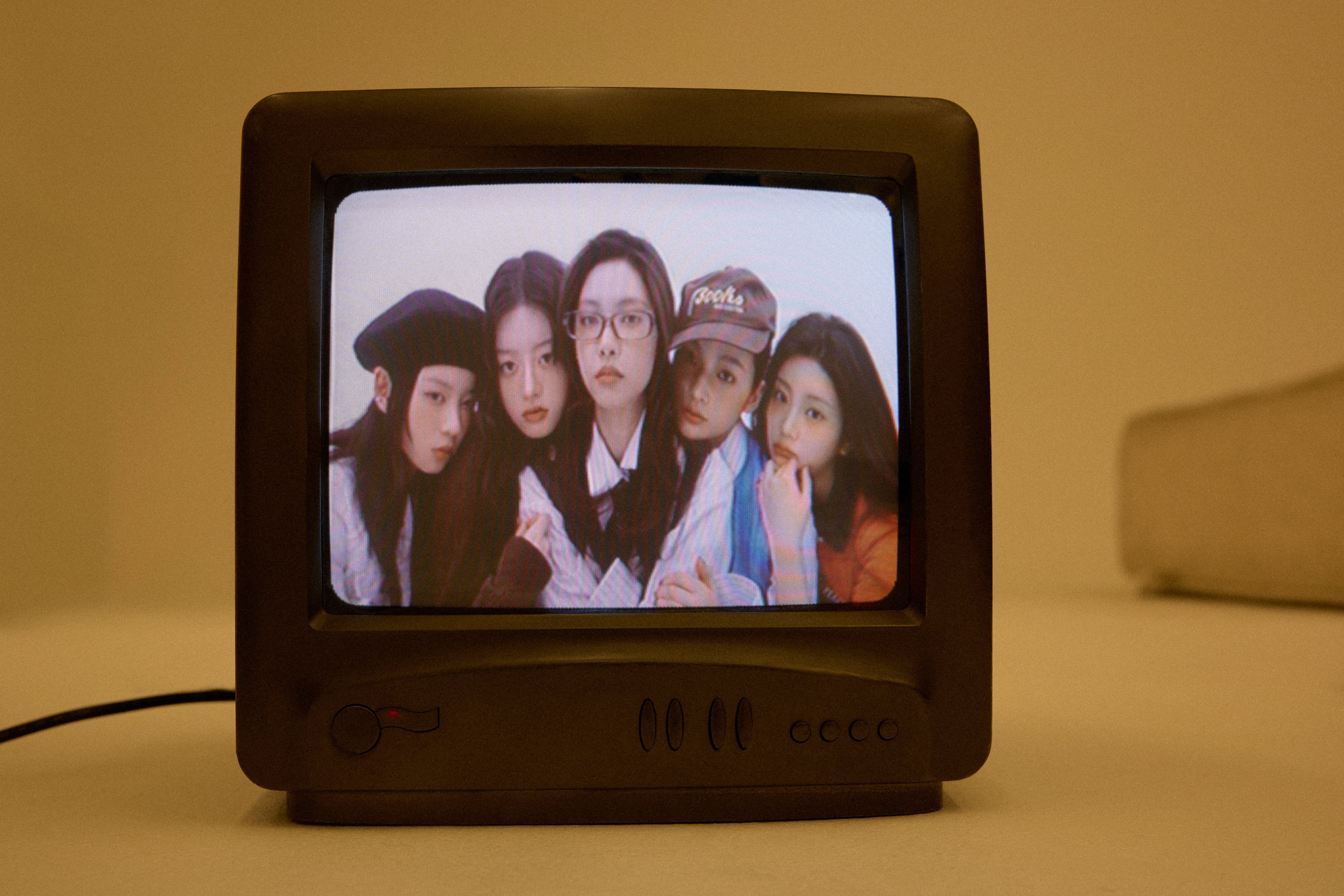 ILLIT(아일릿) 'bomb' Concept Photo (GLLIT Ver.) | 인스티즈