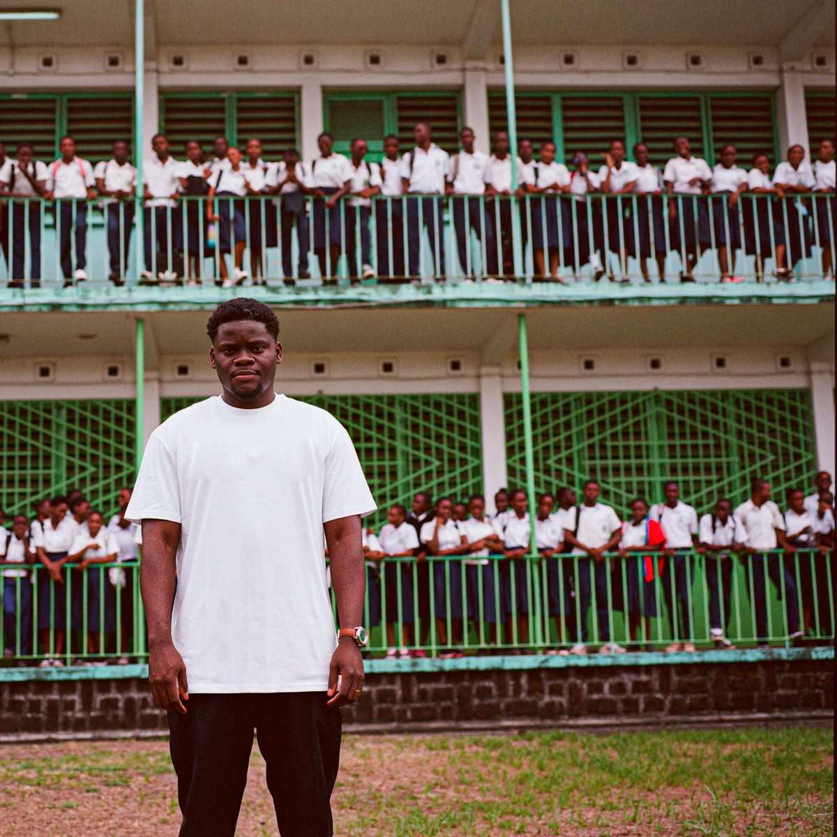 Retrouvez moi dans le nouvel album de Benjamin Epps « L’enfant Sacré de Bellevue, Pte 2 » sur le titre « ma lesse » ! 
Jërëjëf pour l’invitation🙌🏾

youtu.be/qeUxtsKY9CA?si…